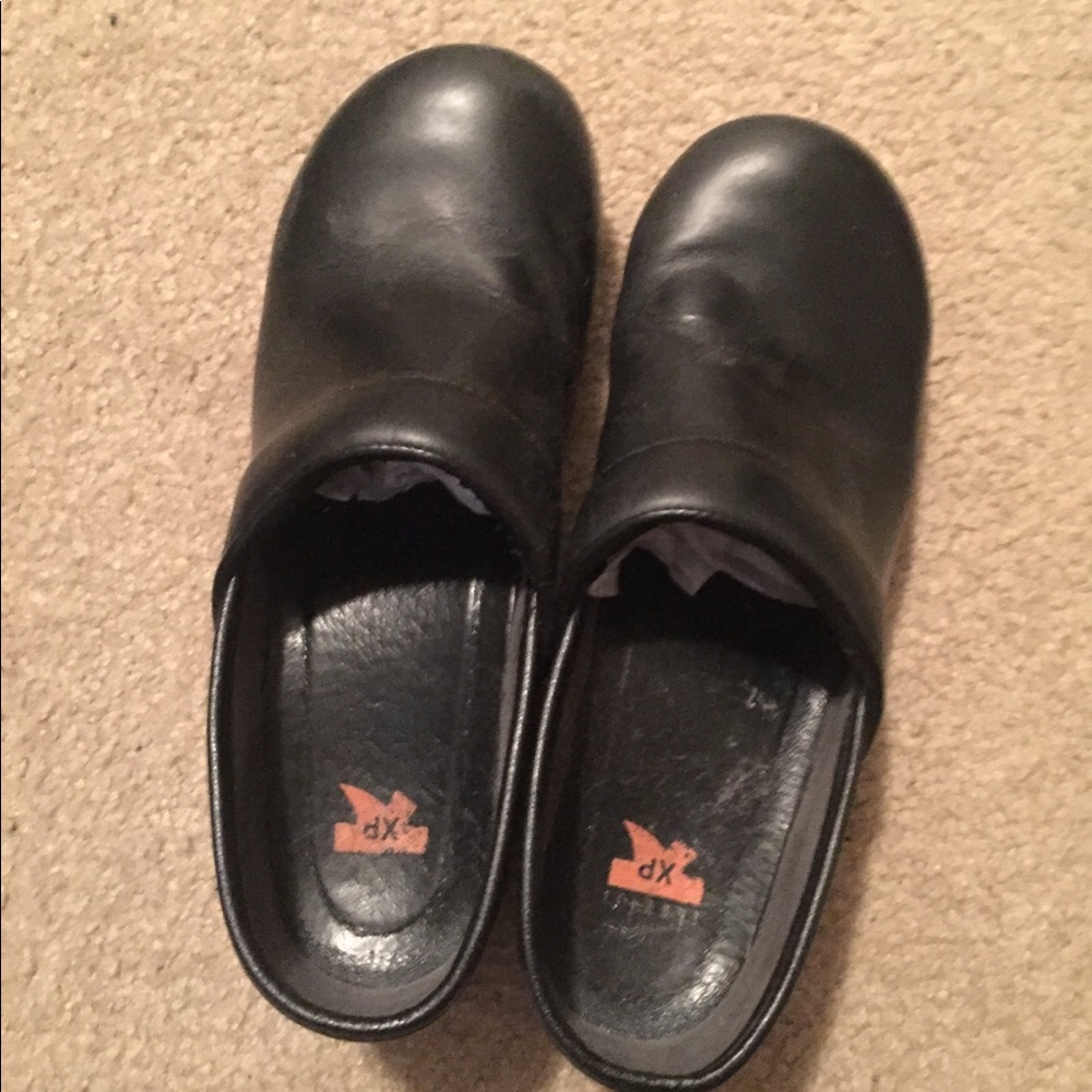 dansko XP clogs